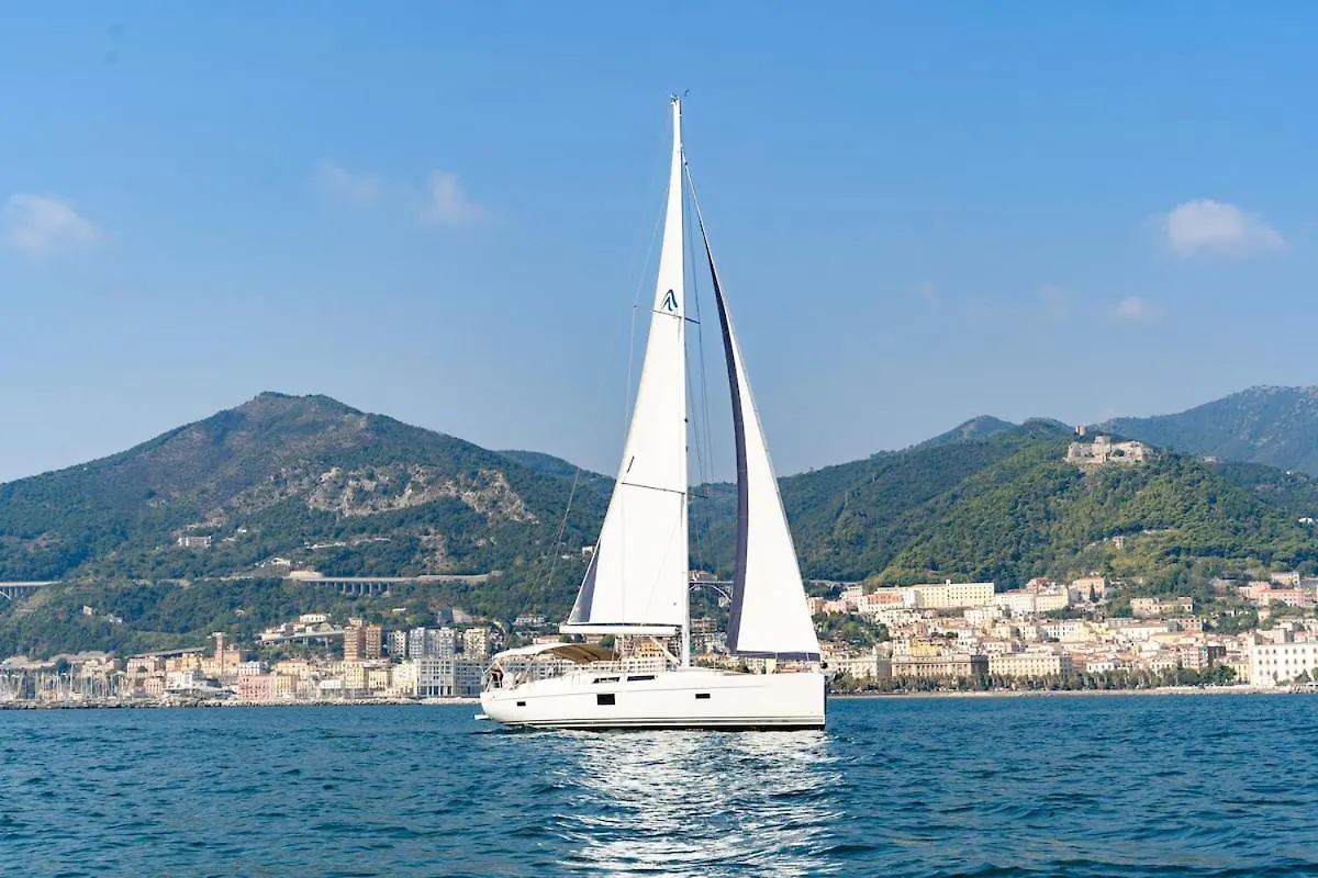 Bådhotel Capri Positano Amalfi Coast Sail Hotel Italien