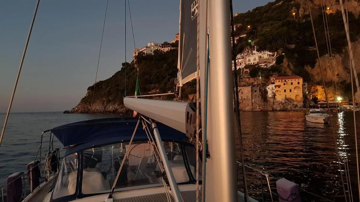 Bådhotel Capri Positano Amalfi Coast Sail Hotel